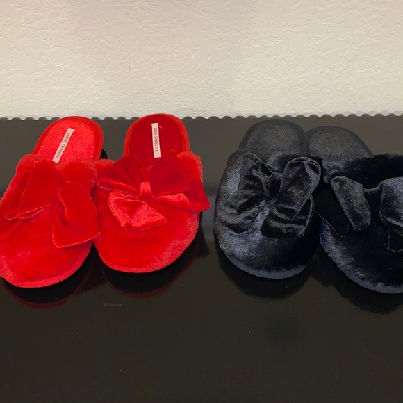 VICTORIA’S SECRET RED SLIPPERS - Picture 1 of 3